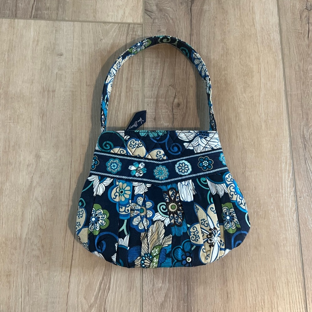 Vera Bradley blue floral quilted bag 7.5 x 10 zip closure